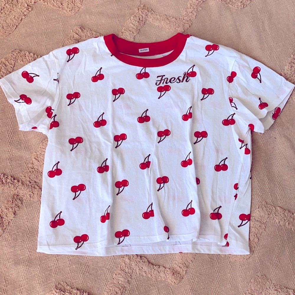 Fresh White tshirt with cherries